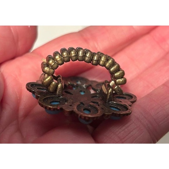 Oversized Flower Ring - Picture 4 of 5